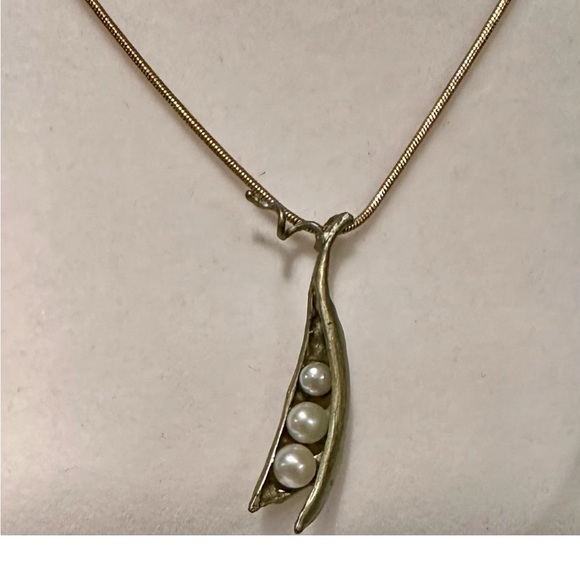 Michael Michaud Pea Pod Necklace and Pendant - Picture 2 of 7
